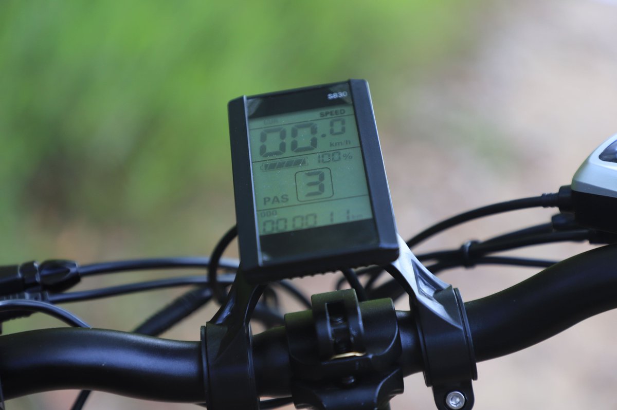 surpmax's tweet photo. SURPMAX has a battery diagnosis function that lets you can plan your rides better.
ON Indiegogo Now! 
#ultrahighundurance #fastcharging #foldableelectricbike #mountainbike #bicycle #connectedbeforehand 
https://t.co/Mp9Bgn8ZJt https://t.co/DkhFo6IreF
