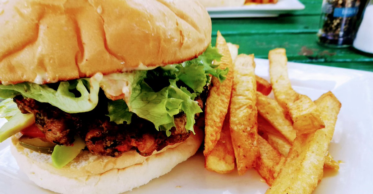katie_ask's tweet photo. There's a surprising level of vegan-friendliness in #Magoebaskloof. I ate like a champion! Plus - I found the tastiest #vegan burger I've ever had! Seriously! #visitmagoebaskloof #veganjunkfood

https://t.co/pD2ENDKILK https://t.co/77qI9xApBm