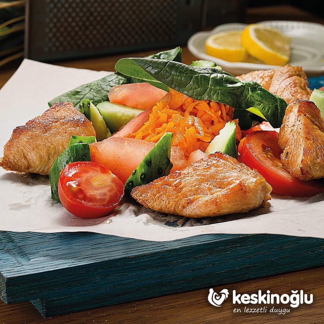 keskinoglu_as's tweet photo. Diyet yapanlar için salatalar vazgeçilmezdir.Hele bir de içinde  yüksek protein içeren Keskinoğlu Piliç Fileto varsa😉
#piliç
#fileto 
#protein https://t.co/wPgeBAoJIo