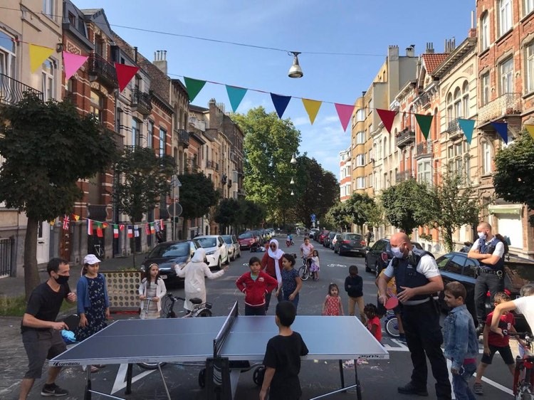 Brussels 2030.
Residential streets are playful, kids from all cultures are playing together, the police plays with local residents. Laughters have replaced the noise of overpowered cars.

That was yesterday in Schaerbeek.
One day it will be every Sunday and in every neighborhood.