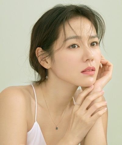 kinako_lady's tweet photo. 決してメイクは濃くないのに、美しく品がありつつヘルシーなソン・イェジン…憧れ。 https://t.co/QjKIMiHcM0
