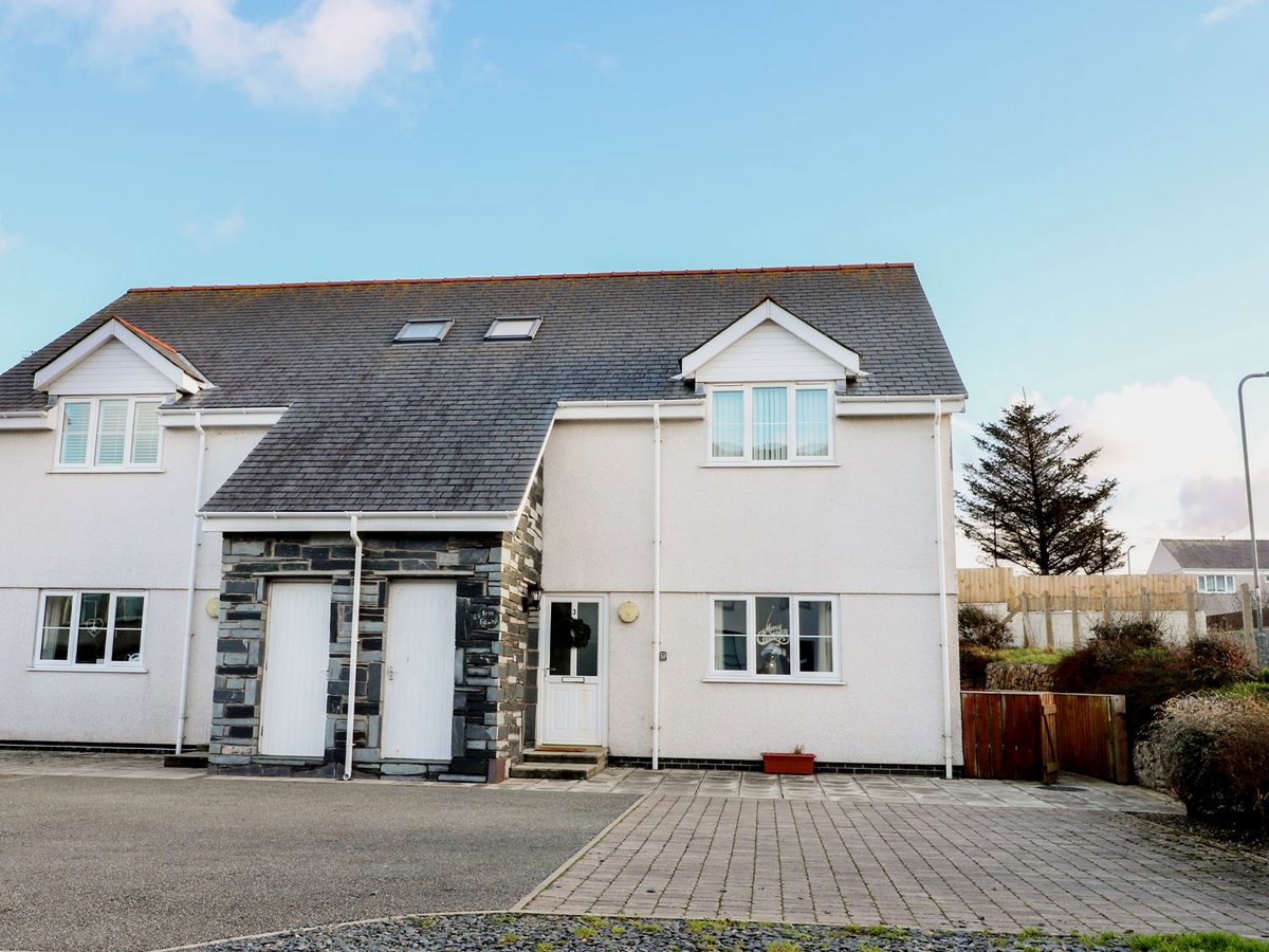 Cottage_Getaway's tweet photo. Holiday Apartment To Rent In Rhosneigr Anglesey
FRI 9TH OCT TO FRI 16TH OCT (7 NIGHTS) £400.00
A first floor 4* rated, pet friendly apartment in the village of Rhosneigr on the Isle of Anglesey in North Wales, it can sleep four people in two bedrooms. https://t.co/nvHQAOhQXi https://t.co/H8NMzvKgqx