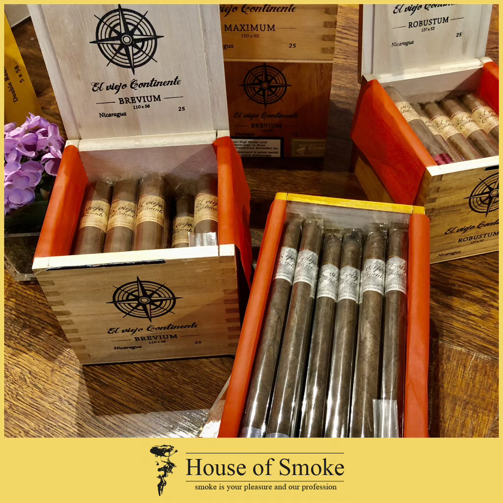 HOS_Basel's tweet photo. Neu bei uns eingetroffen: El Viejo Continente aus Nicaragua. Ein schöner mittelkräftiger Rauchgenuss mit Tabaken aus Nicaragua, Equador und Mexiko. Ein besonderer Geheimtipp ist die Maduro Lancero. Besonders geeignet für erfahrene Aficionados.
#newcigar Cigarmundi #basel https://t.co/j2yhQdpZWd