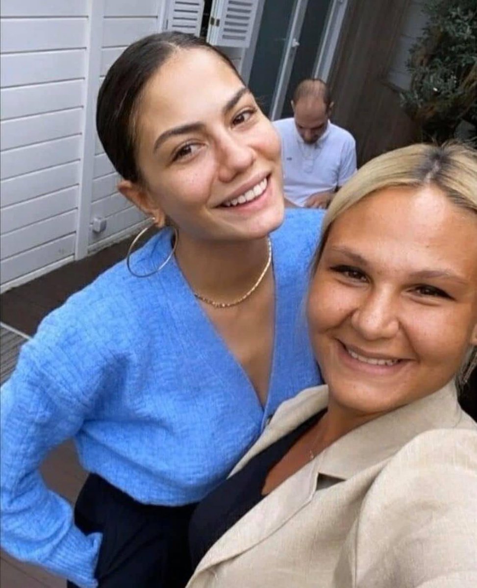 CieloLimos's tweet photo. Gorgeous 💙🥰 #DemetÖzdemir 
#DoğduğunEvKaderindir https://t.co/Jith5tNLfz