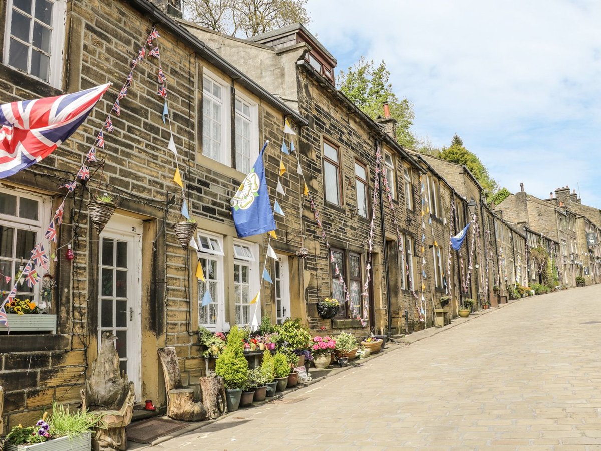 Cottage_Getaway's tweet photo. Last Minute Holiday Cottage To Rent In The Yorkshire Dales
FRI 2ND OCT TO FRI 9TH OCT (7 NIGHTS) £408.00
A quaint, 5* rated mid-terrace holiday cottage, set over three stories in Haworth's main street, two double bedrooms sleeping up to four people.
https://t.co/hlvIw9VlQO https://t.co/vi0a4OXgp9