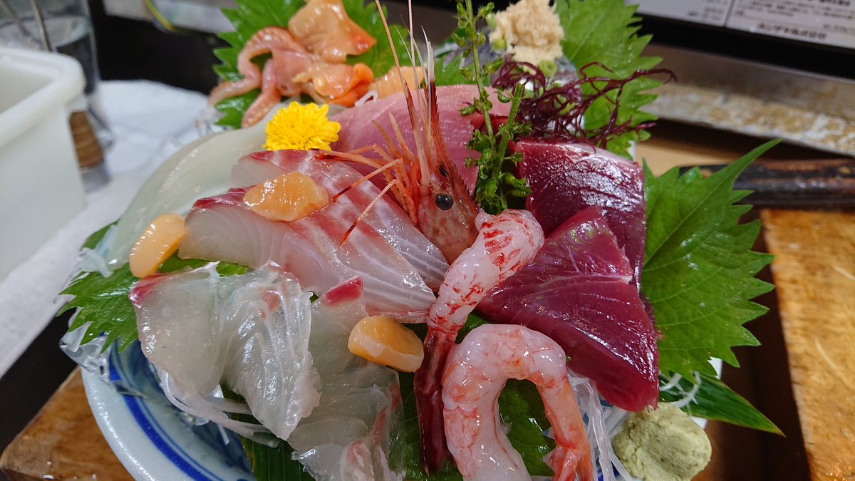 sakanatake3_15's tweet photo. お刺身の盛り合わせ
二人前と一人前🔪 #assortedsashimi https://t.co/qjKpzmCbLR
