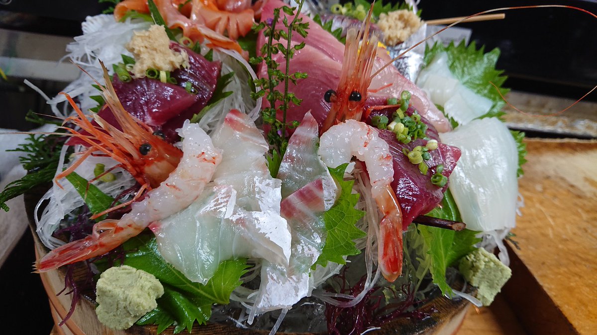 sakanatake3_15's tweet photo. お刺身の盛り合わせ
二人前と一人前🔪 #assortedsashimi https://t.co/qjKpzmCbLR