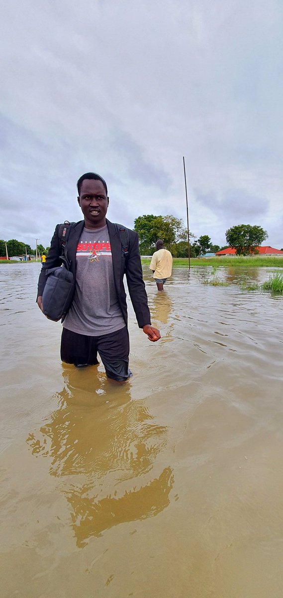 Ajoktaban's tweet photo. #SSOT 
shit is getting real here @Insane_tweetz @KKozzia @zack_diary @OfficialBul @BaracDut
Retweet a donor might be near you I need a boat to Juba!! Bor is now part of river nile https://t.co/1aDtJxqz0w