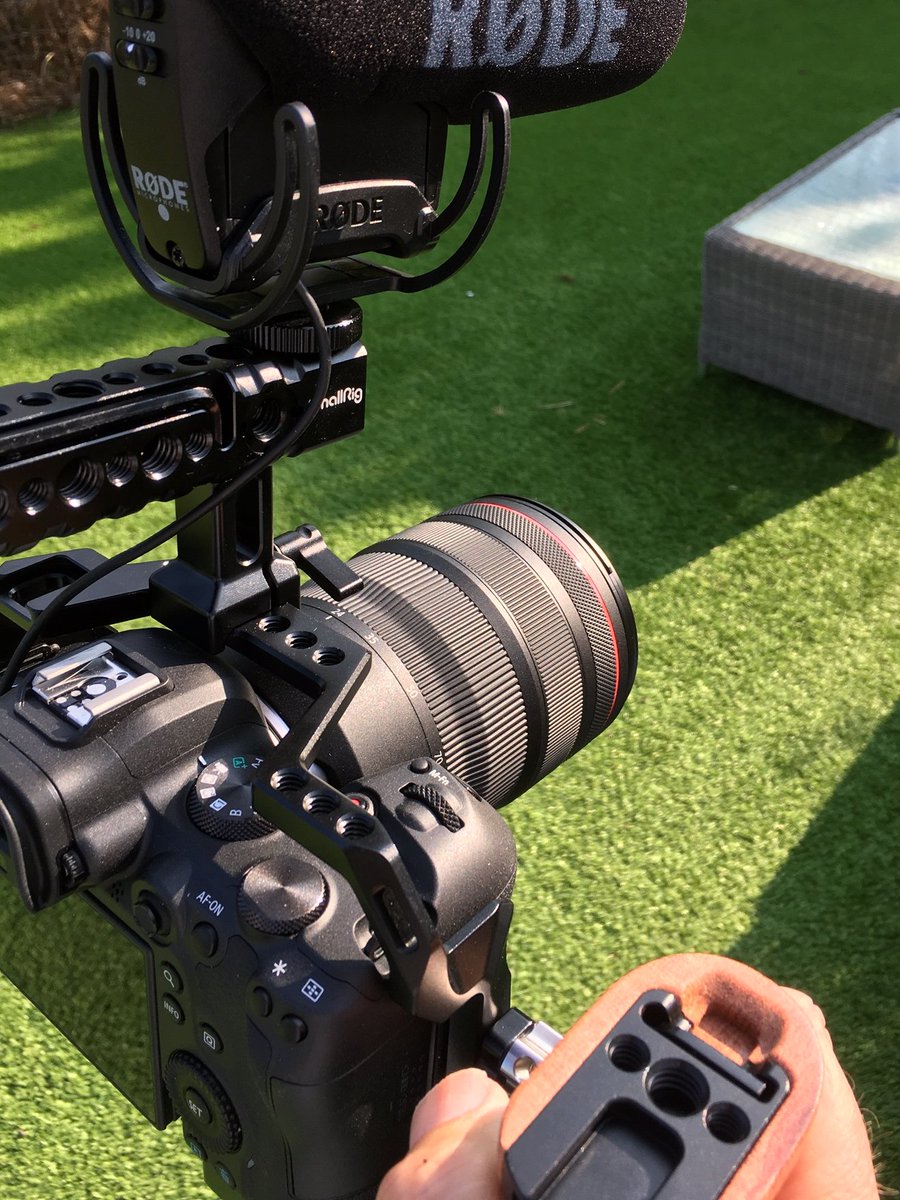 LandmarkFS's tweet image. Rekitting. Spending time with this set-up while I think about advising people on autofocus in interviews. It was always a no-no cos of AF's love of veering off in search of hard edges. Now - with Sony and Canon clever eye-follow systems- I'm not so sure. Experimenting. Advice?