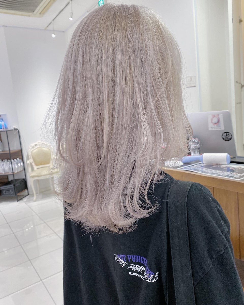 Ijk Omotesando たくみ 最近オーダーの多いホワイト系 ブリーチは2 3回はしますが Ijkのトリートメントと僕の塗布技術があればダメージを最小限に抑えながらハイトーンに出来ちゃいます 髪色おしゃれにして気分上げちゃいましょう Takumi ヘア