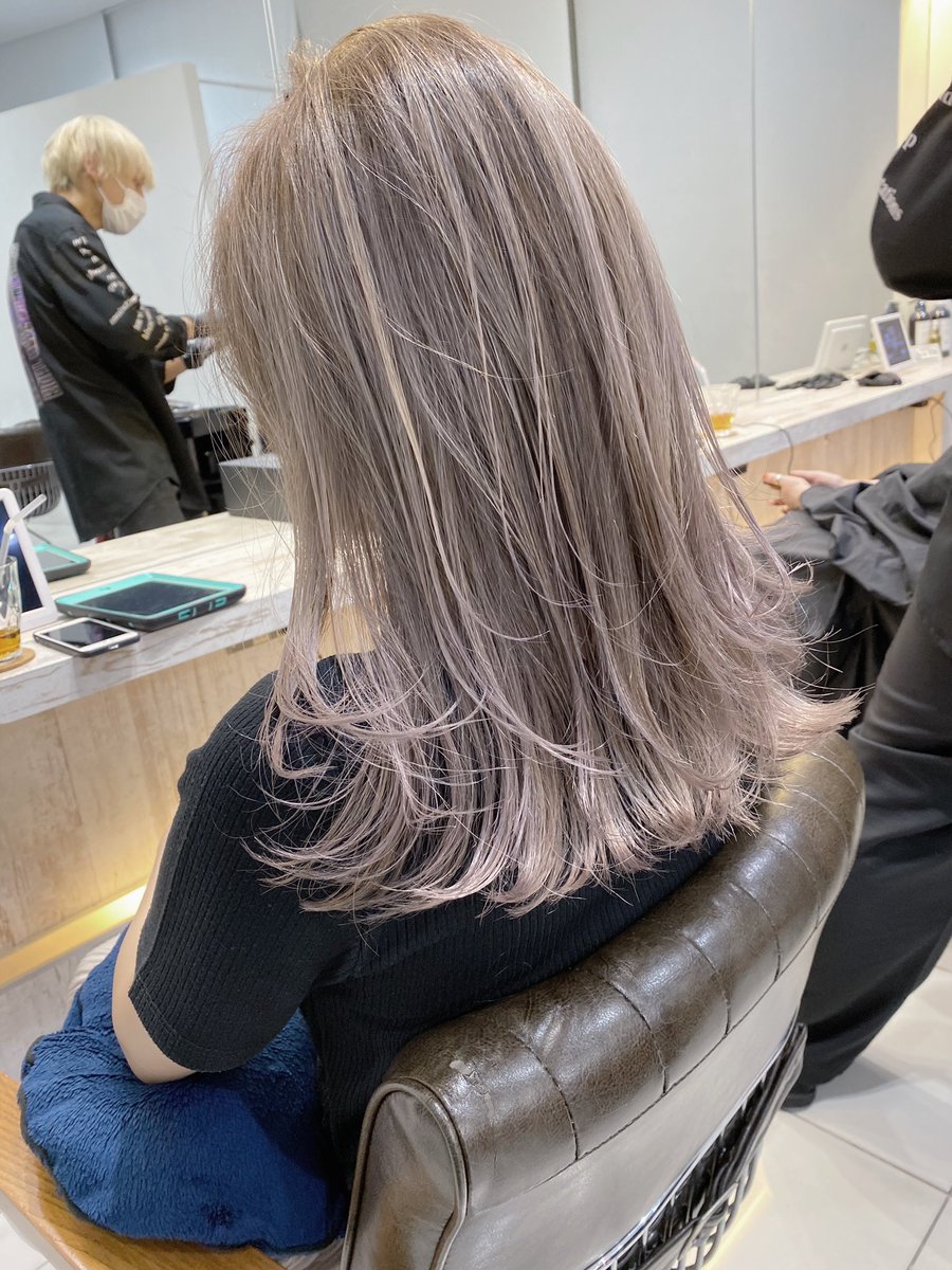 Ijk Omotesando たくみ 最近オーダーの多いホワイト系 ブリーチは2 3回はしますが Ijkのトリートメントと僕の塗布技術があればダメージを最小限に抑えながらハイトーンに出来ちゃいます 髪色おしゃれにして気分上げちゃいましょう Takumi ヘア Ijk Omotesando たくみ 最近オーダーの多いホワイト系 ブリーチは2 3回はしますが Ijkのトリートメントと僕の塗布技術があればダメージを最小限に抑えながらハイトーンに出来ちゃいます 髪色おしゃれにして気分上げちゃいましょう Takumi ヘア