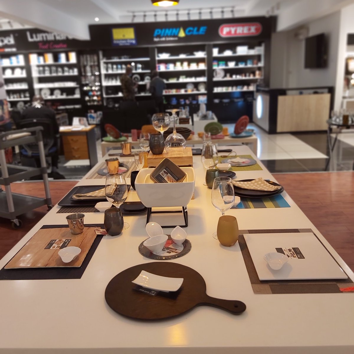 eagmltd's tweet photo. New week new goals ! 

We look forward to seeing you this week ! 

#showroom
#tableware 
#kitchenware
#foodservice 
#foodpreparation https://t.co/c0OTQkGFxV