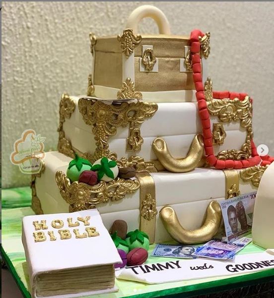 havenscakes's tweet photo. Wedding cake delivered to Lekki yesterday, owambe Saturday 👌🏽

We deal with all kinds of cakes over here, just let us know how you want it🤩

#weddingcakes #engagementcakes #fruitcakes #party #owambe #owambecakes #cakesinlagos #cakesinikorodu
Visit: https://t.co/u6fVFMcCnL https://t.co/uHmZ7mERRf
