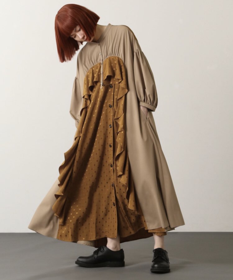 Frapbois Official على تويتر ブロンディー ワンピース しなやかなとろみ感のある無地生地 と ツヤ感のあるジャガード織りのミニドットが効いたグログラン生地の２種類をドッキングさせたロングシャツワンピース フロントがボタン開きになっているので 羽織り