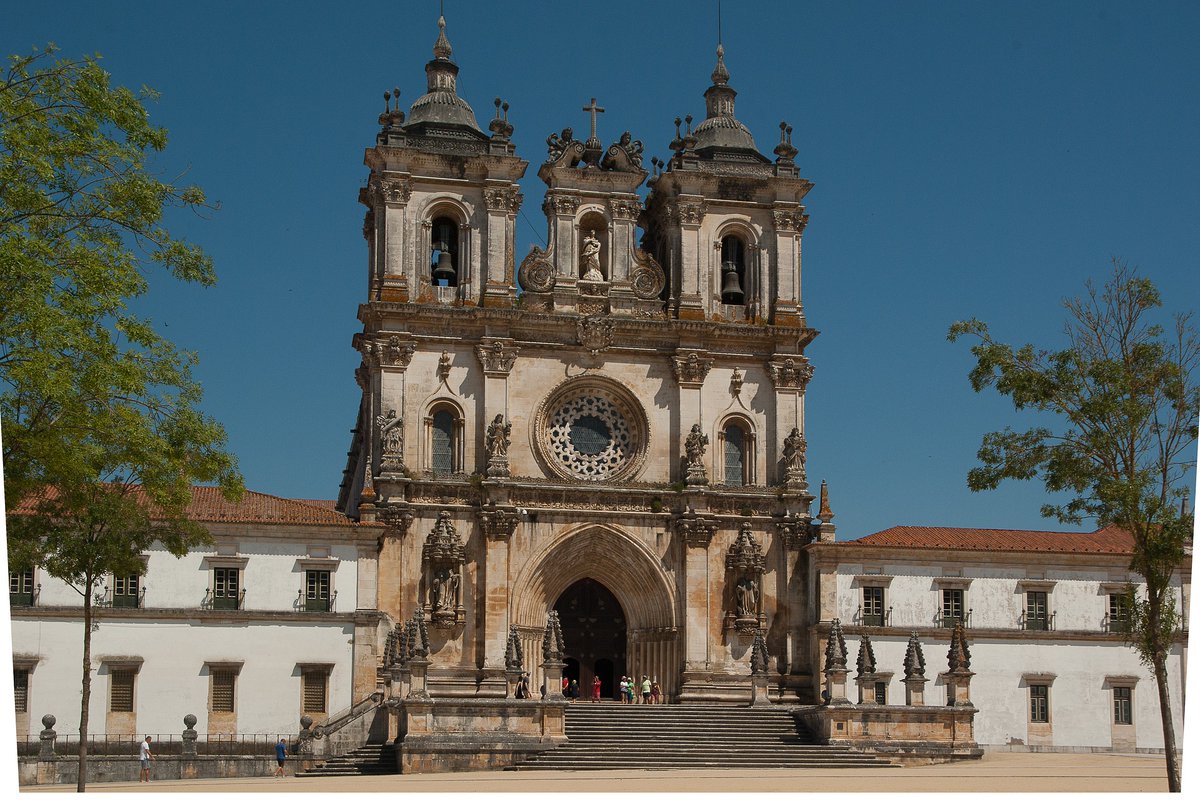 📍Alcobaça, Portugal 🇵🇹

Our free trail will take you through a glorious UNESCO World Heritage site known for its artistic and historical importance. 

The Alcobaça Monastery was established in 1153 and was closely associated with the Portuguese monarchy throughout its history.