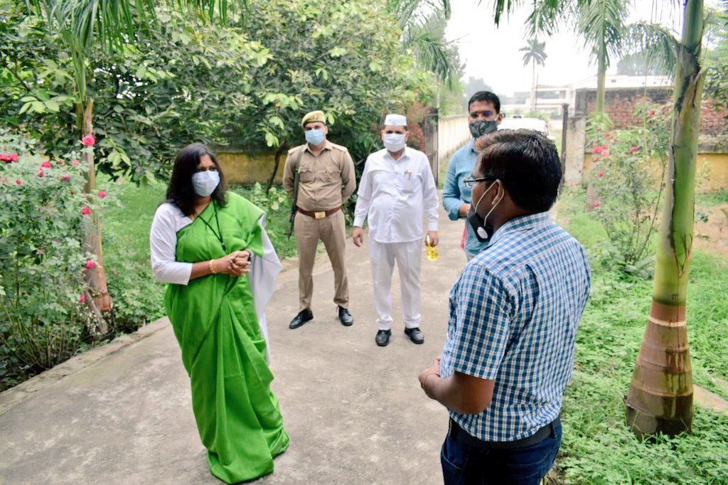 DIOMZNGoUP's tweet photo. ज़िलाधिकारी ने शासन के निर्देशों के क्रम में आज जिला सेवायोजन कार्यालय, मुज़फ्फरनगर का किया औचक निरीक्षण @PMOIndia @UPGovt @CMOfficeUP @ChiefSecyUP @AwasthiAwanishK @InfoDeptUP https://t.co/3F3X7fDXjI