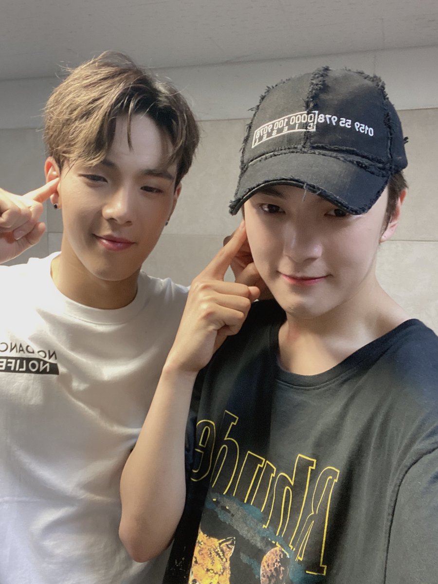 SHOWNU_FR's tweet photo. @OfficialMonstaX [TRAD]

"*Roulements de tambours* Notre 1ère OST est enfin sortie ! Écoutez-la à fooond s'il vous plaît
#FavoriteHer #HAVE_A_GOODNIGHT"

🇬🇧 mwntrans
🇫🇷 #Solkae https://t.co/4qyPCgKZZO