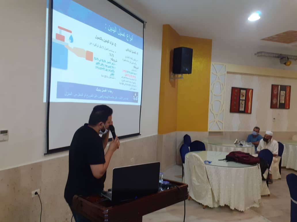 تحت شعار توعية دائمة لخدمات آمنة ..
أقيمت اليوم دورة تدريبية توعوية لكيفية مكافحة والحد من انتشار وباء فايروس كورونا ينظمها فريق الدعم الصحي لمكافحة جائحة كورونا  ببلدية طرابلس المركز 
الجدير بالذكر أن هذه الدورة تستهدف 500 مرفق خدمي وتمتد  لمدة أسبوعين.