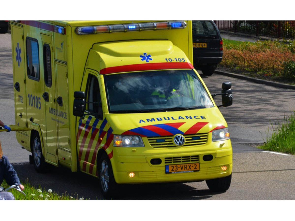 Havoc vloek Wijden Er zit een ambulance met zwaailicht en sirene achter mij, wat moet ik doen?.. - Oozo.nl Havoc vloek Wijden Er zit een ambulance met zwaailicht en sirene achter mij, wat moet ik doen?.. - Oozo.nl