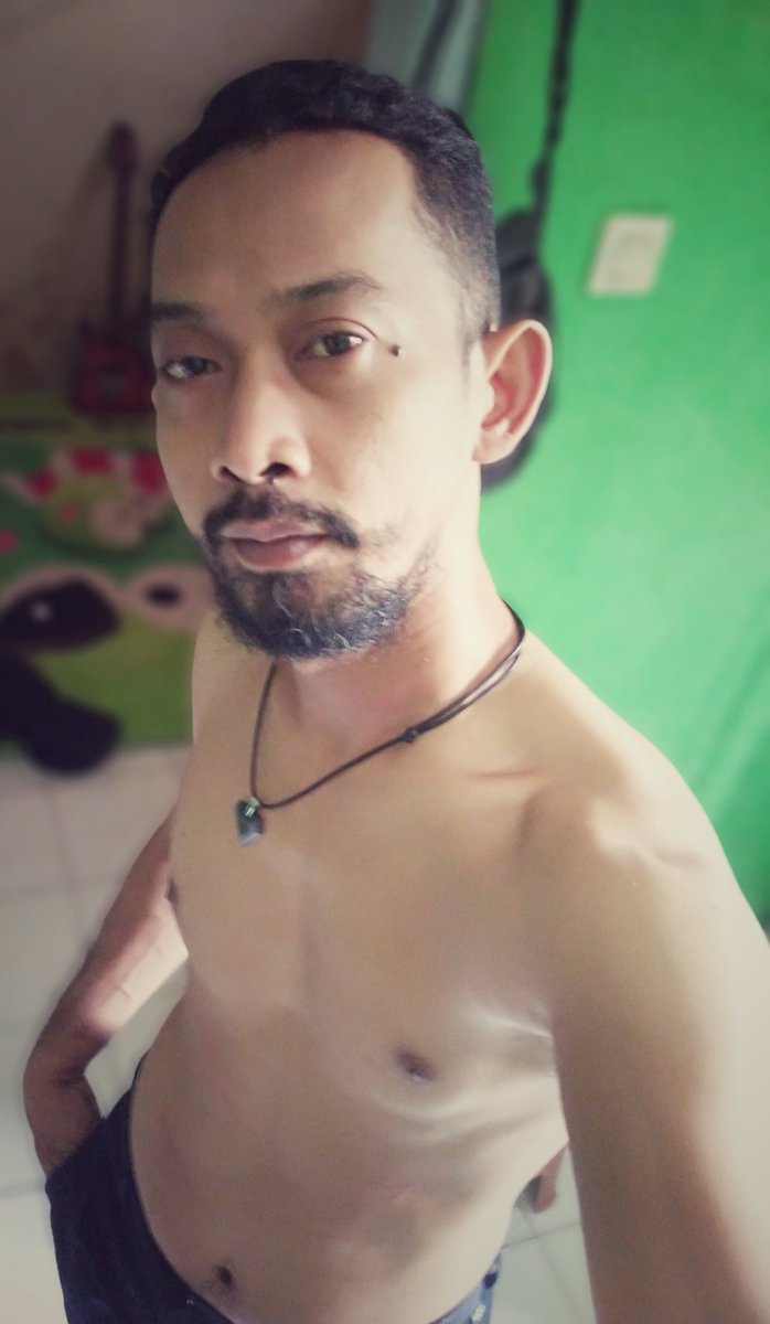 69_badeg's tweet photo. Banyak yang bilang awod..
padahal ak kan asli indo...
ambil hikmahnya saja indo rasa awod dah gitu aja heheh
#gigoloindonesia,#gigolo,#tantekesepian,#tantesange,#Jandakesepian,#stwsange,#stwhyper,#hypersex,#milf,#hottmom,#doggystyle,#jilmek, https://t.co/cWxFuss0Yt