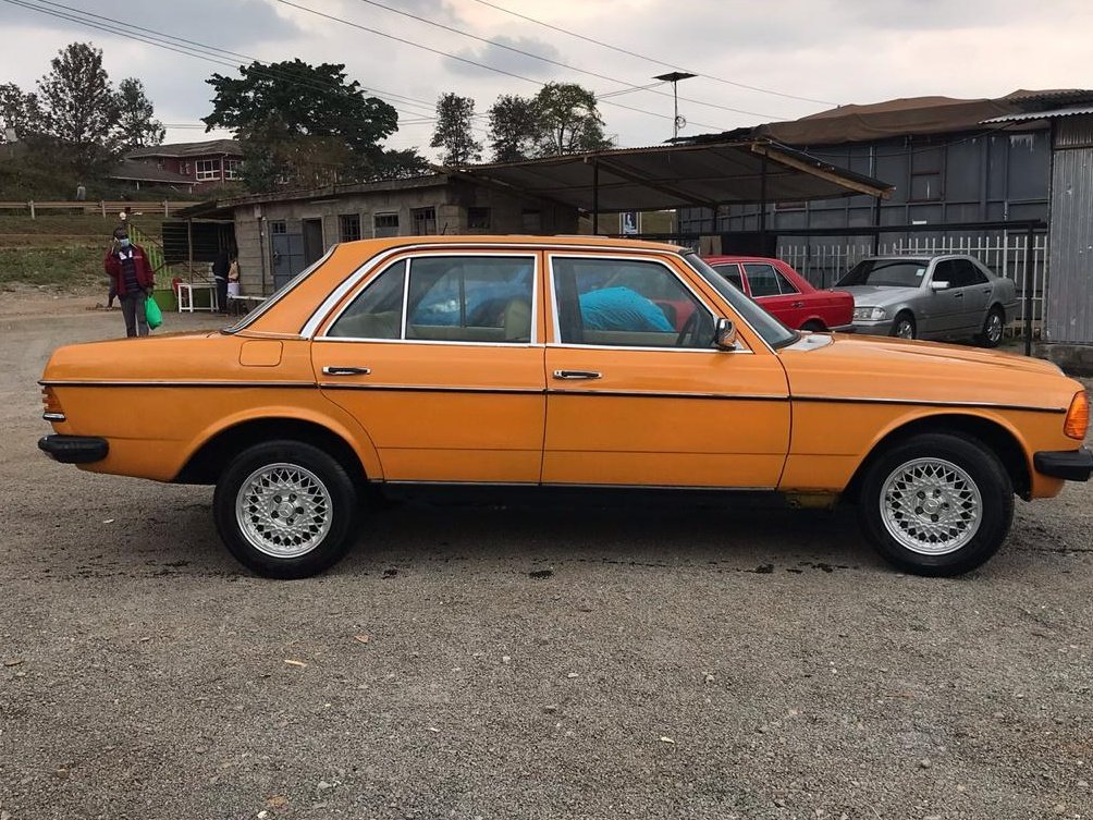 SteveChegge's tweet photo. Vintage -Collectors Item

Mercedes Benz w123 E•Class For Sale.
-mileage:75,000 kms.(as good as new)
-6 cylinder/2800cc
-Automatic Gear 4speed
-Injection Fuel system
-Right Hand Drive
-Petrol Engine
-M115 Engine
Asking :ksh 450,000

DM if interested.
RT.🙏🏾 https://t.co/b2kYI5rVbi