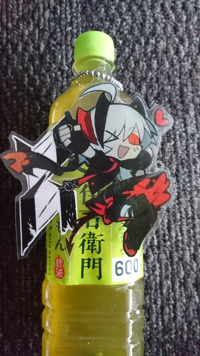 dm アークナイツ Wのストラップ的なもの アクリルジオラマのwのイラストに レユニオンムーブメントのマークを配置 使用用途は 社内共有冷蔵庫に入れる飲み物の名札代わり 大陸版でwプレイアブル実装を知ってからは 日本語版での実装を念頭に石を