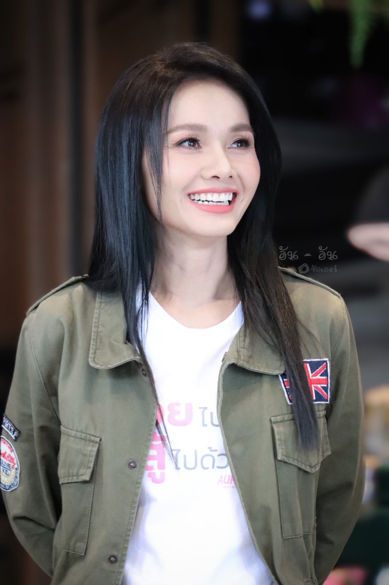 NooAunA's tweet photo. คือผืนทรายที่โอบทะเลไว้ จะวันใดมั่นคงเหมือนดังที่เป็น อยู่เคียงข้างเธอ ใจไม่ไหวเอน และยังคงชัดเจนอย่างนั้น ❤️🥰🐰
#ฮักหลาย
#ต่ายอรทัย
#คุณรอยยิ้ม
#ออร่าทัย https://t.co/I8t6Rpf0mt