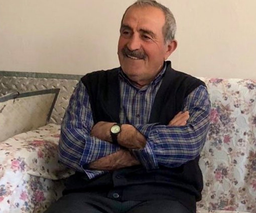 Sevdiğim ve güvendiğim bir dostumdu Teyfik Kalabalık. Dar-ı bekaya göçtü. Allah rahmet etsin. Yüzündeki tebessüm hiç solmasın inşaallah.