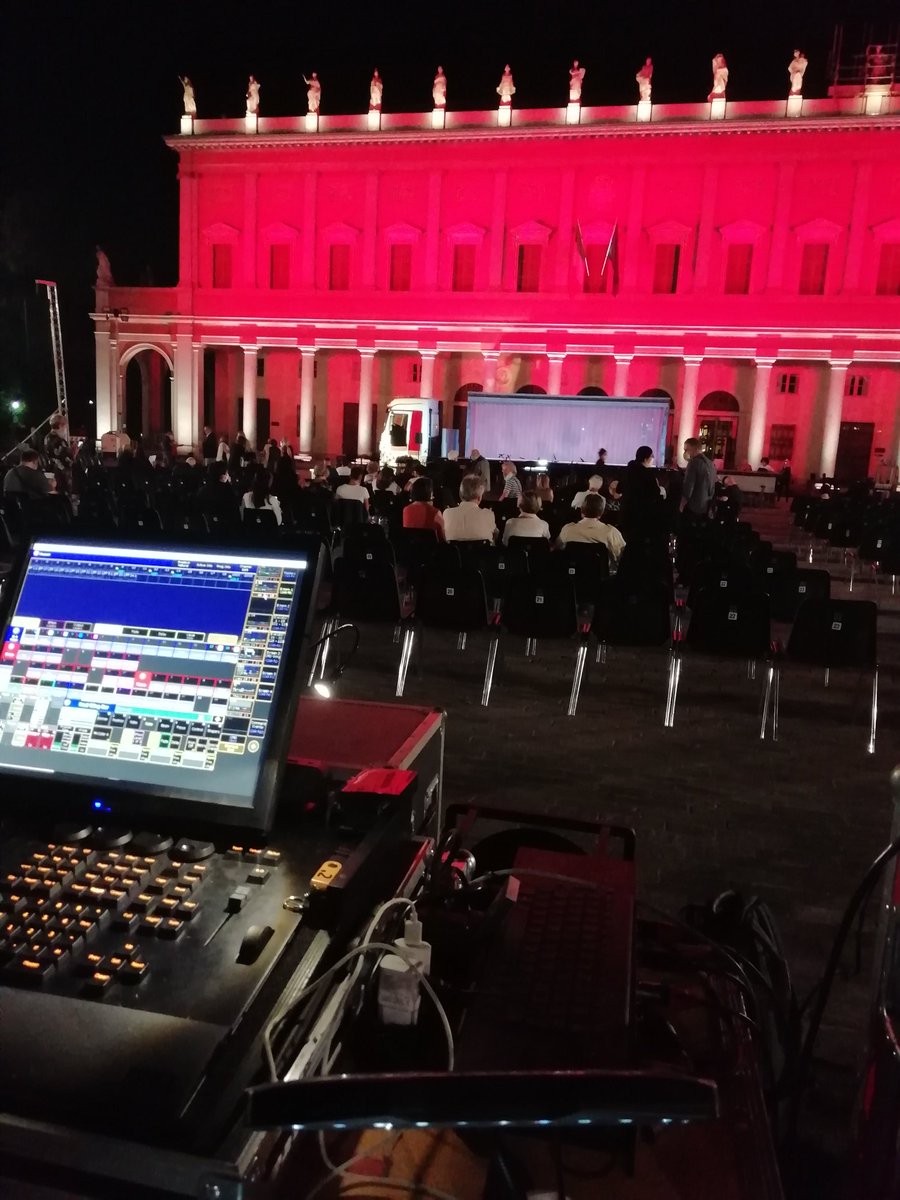 ernesto_donas's tweet photo. Esta vez el #OperaCamion se parqueó frente al bello #TeatroMunicipaleValli de #ReggioEmilia. Una vez más resonaron las melodías de #IlBarbiereDiSiviglia de #Rossini de manera gratuita, para todos.
Hace un año, #AhmedPiñeiro, desde #Roma, reportó:
⬇️
https://t.co/QrJBV1Yv0E https://t.co/ms3omieKkq