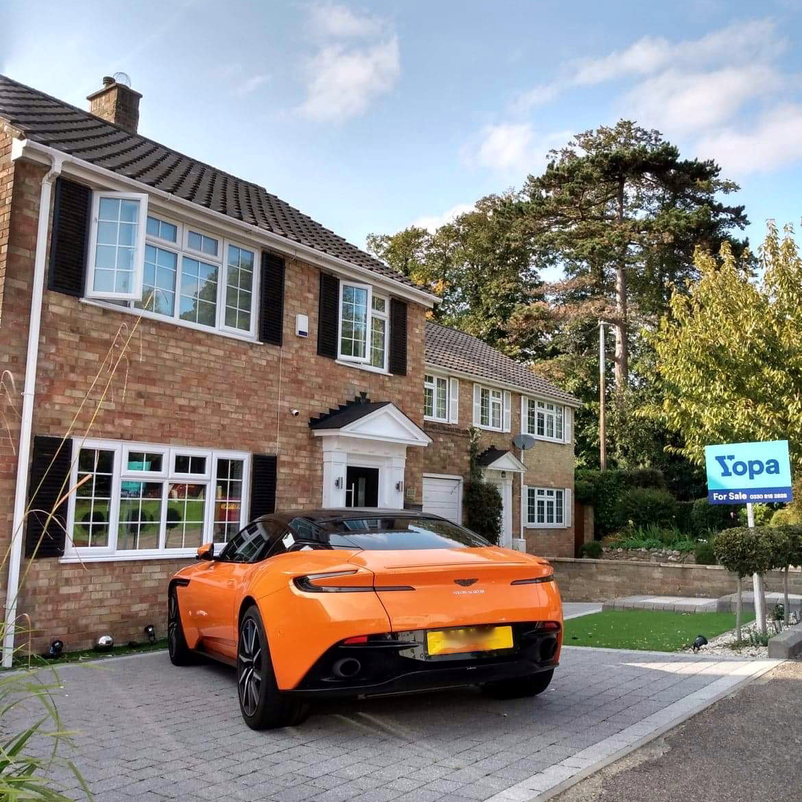AgencyExpressEN's tweet photo. No, the car is not for sale π @yopaproperty
https://t.co/7AQryGd9Ye #estateagents #lettingagents #AgencyExpress https://t.co/OaNQWbkfT2