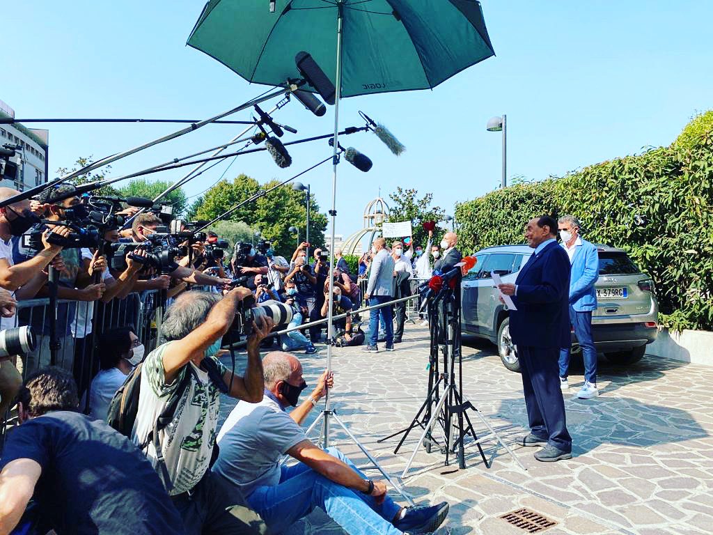 berlusconi's tweet photo. Con  l’aiuto del Cielo e grazie alla professionalità dei medici ho superato quella che considero la prova forse più difficile della mia vita. Rivolgo un grazie a tutti coloro che mi hanno manifestato la loro vicinanza. Il mio pensiero va ai tanti ammalati e alle loro famiglie https://t.co/I2meBHD5cY