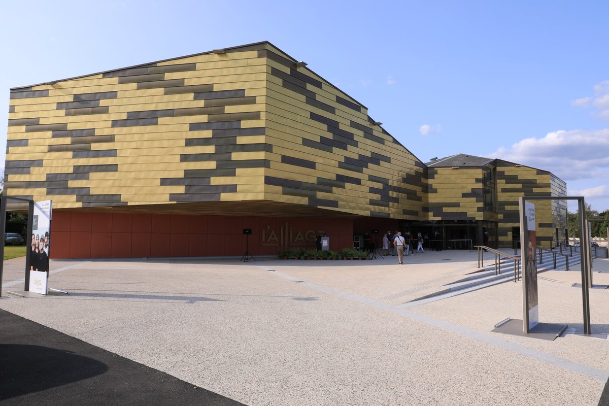 Prefet45_Centre's tweet photo. Pierre POUËSSEL a participé samedi à l'inauguration du centre culturel l'Alliage #Olivet. Partenaire financier de cet équipement, l'État a apporté son soutien à hauteur de 310 000 € via le Fonds de soutien à l'investissement public local, #FSIL. https://t.co/wm1wWGRkOb