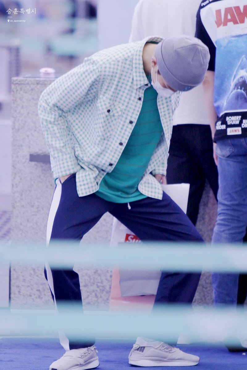 hourlyhoony's tweet photo. https://t.co/bHokqMKG2n