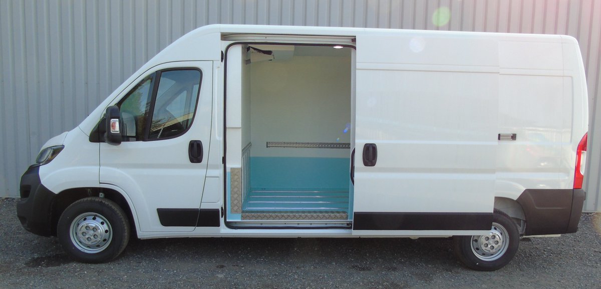 coldconsortium's tweet photo. The NEW #PeugeotBoxer Euro 6.2 with #coldconsortium #chillconversion giving you all the payload you need to meet customer demand for #homedelivery. https://t.co/G5QlYd6Za2