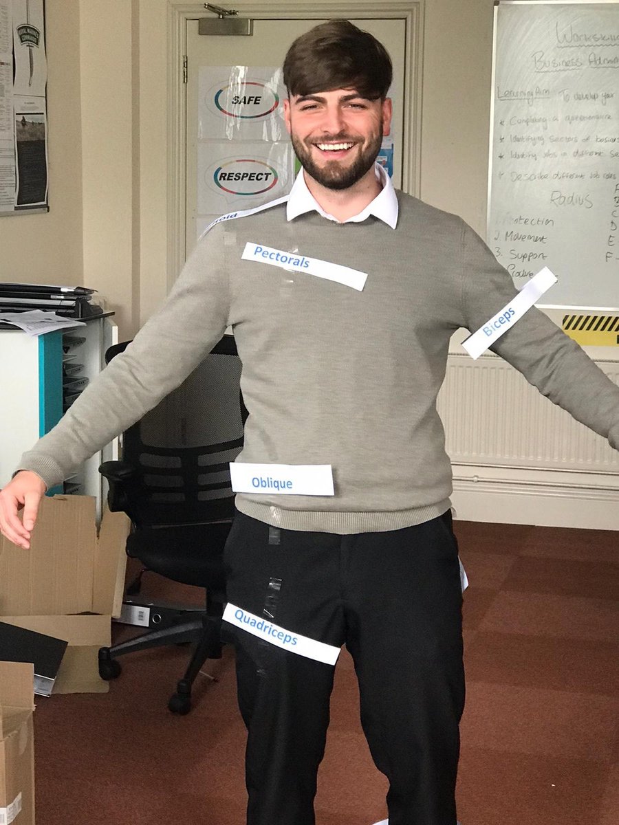 SchoolsProgress's tweet photo. Do you know your pectorals from your obliques? ๐ค
Well that's just what our #PSHamiltonSquare students have been learning about recently. Even convincing their tutor Graham to get involved. ๐ https://t.co/RyQQQRLyae