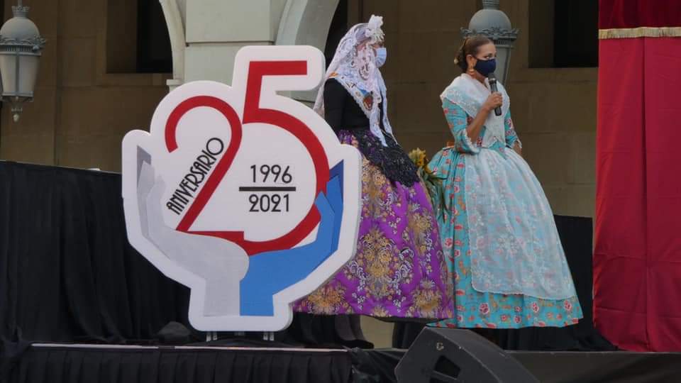 Nuestra dama del foc, Alba, acudió el sábado pasado a la presentación de la hoguera Parque de las avenidas para celebrar su acto de presentación, respetando y adoptando todas las medidas de seguridad pertinentes.
Con mucha ilusión, cuidado y cariño seguiremos adelante.