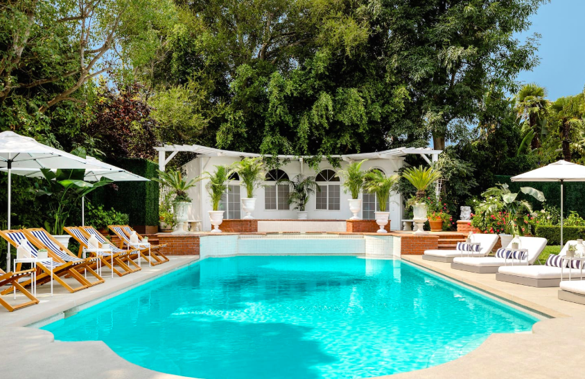 getFANDOM's tweet photo. Will Smith has listed the Fresh Prince's 'wing' of the iconic Bel-Air mansion on airbnb 😲 You'll be able to request to book from Sept. 29 

(via @Airbnb, willsmith | IG) https://t.co/fEwe1x9hBI