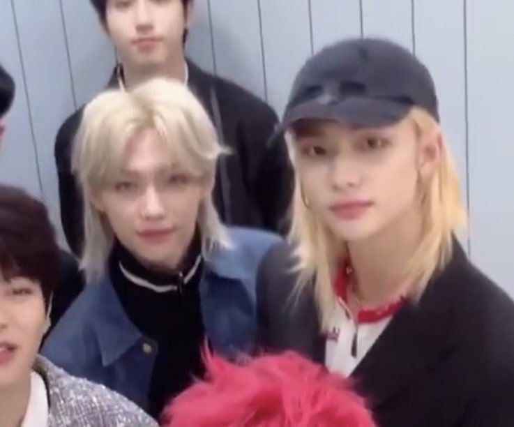 fluffshyunie's tweet photo. ARE YOU SEEING FELIX AND HYUNJIN’S HAIR IM SCREAMING https://t.co/Sf6RfNzkhZ