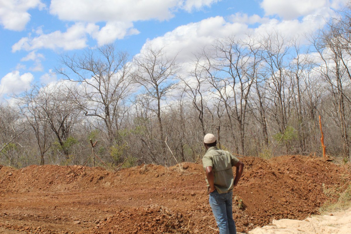 women_miners's tweet photo. It was a busy weekend @women_miners designing of a Tailings dam and layering of HDPE 500micron liner(impervious liner which prevent seepage). Tailings dam store toxic chemicals from the mining process. https://t.co/YjmF1K0edJ
