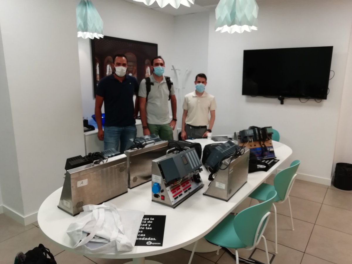 isspaces's tweet image. Durante toda la semana pasada Siemens estuvo impartiendo un curso de formación de "TIA PORTAL" en nuestra sala de reuniones Orange Room con todas las medidas de higiene necesiarias para garantizar un entorno seguro.

#grupoinsur #ISspaces #trabajacomovives #siemens