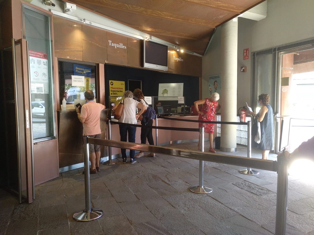 Hem començat els abonaments👏

▫️Estarem a taquilles avui i demà fent abonaments de 10:30 a 13h i de 17 a 19:30h.

▫️I a partir de dimecres 16, ja es podran comprar entrades individuals de 17a 19:30h.

🔺Per mantenir les mesures #Covid, només es podrà pagar amb targeta.