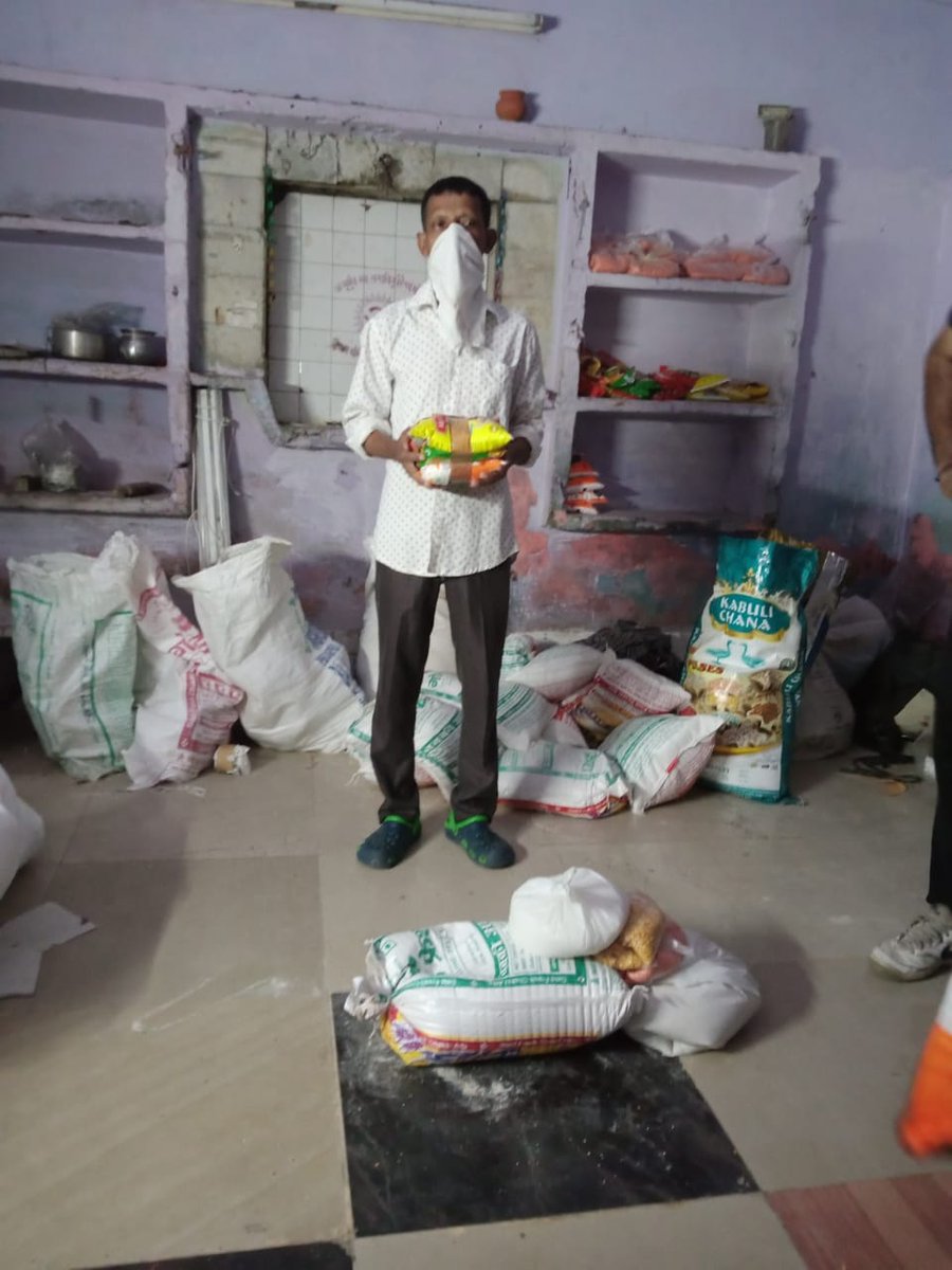 mailtoasiddiqui's tweet image. Supporting the needy person in the covid time with rations
@DBSBankIndia #PortraitsOfPurposeIndia 
#dbsbank