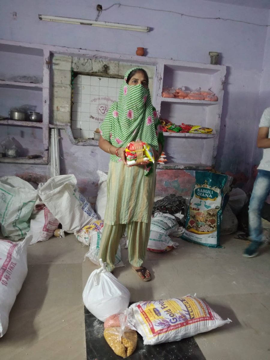 mailtoasiddiqui's tweet image. Supporting the needy person in the covid time with rations
@DBSBankIndia #PortraitsOfPurposeIndia 
#dbsbank