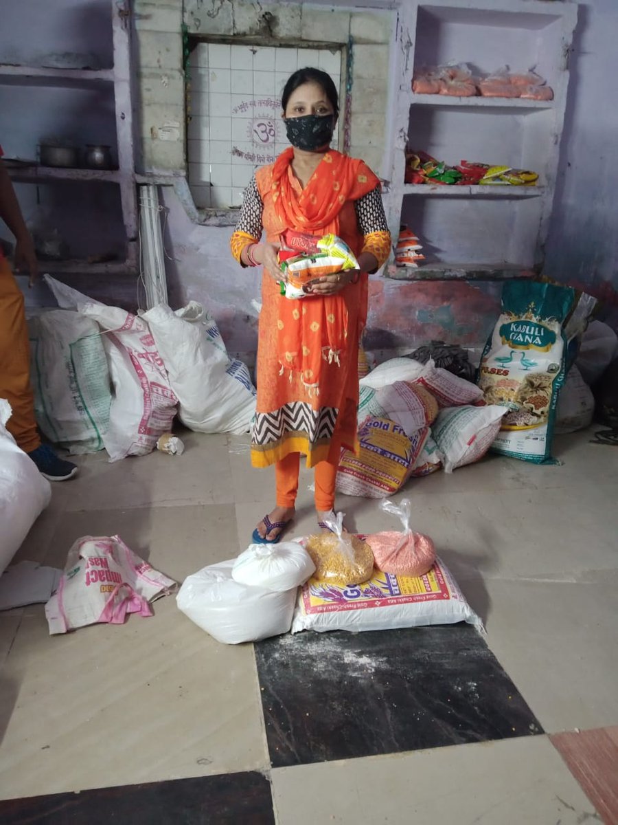 mailtoasiddiqui's tweet image. Supporting the needy person in the covid time with rations
@DBSBankIndia #PortraitsOfPurposeIndia 
#dbsbank
