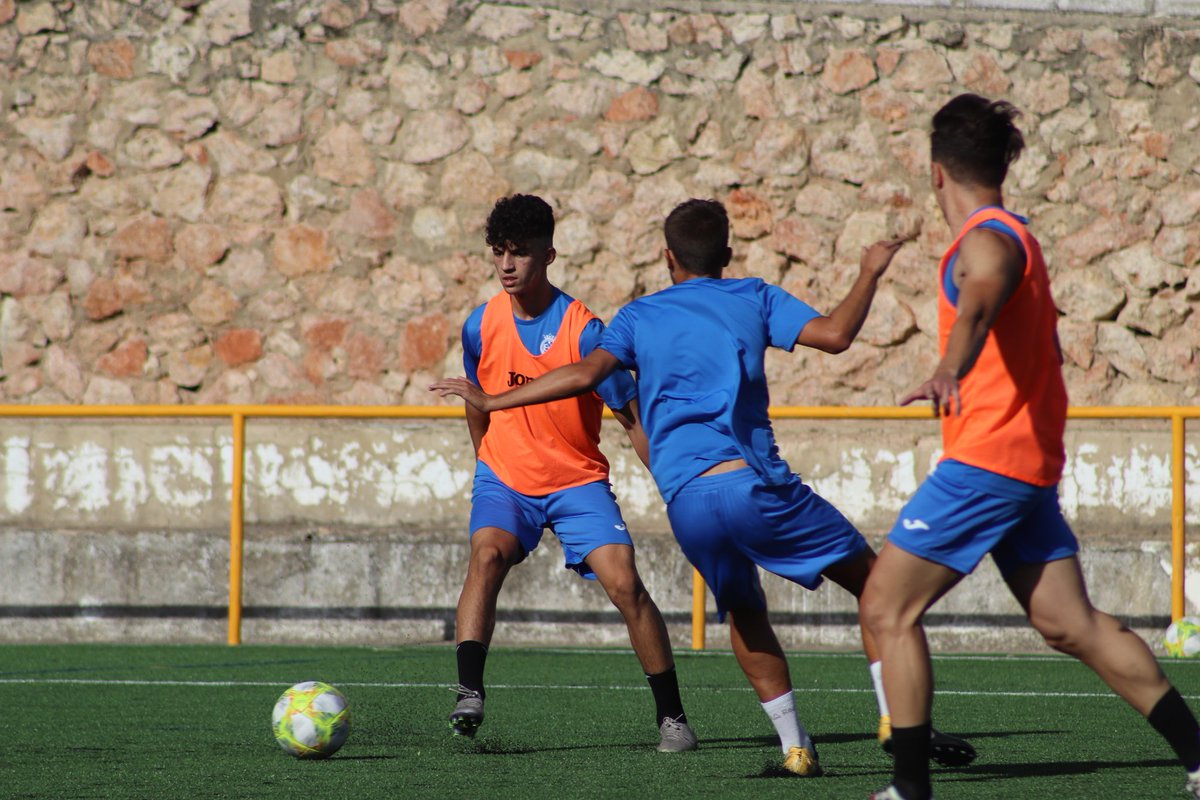 UBConquense's tweet photo. 💪🏼⚽ Nos gustan los lunes con energía. 

🤗Esta mañana los muchachos han corrido y realizado trabajo duro centrado en la faceta defensiva. 

El fútbol en Cuenca SE PUEDE
@Liberbank https://t.co/sS2zmZaL3Q