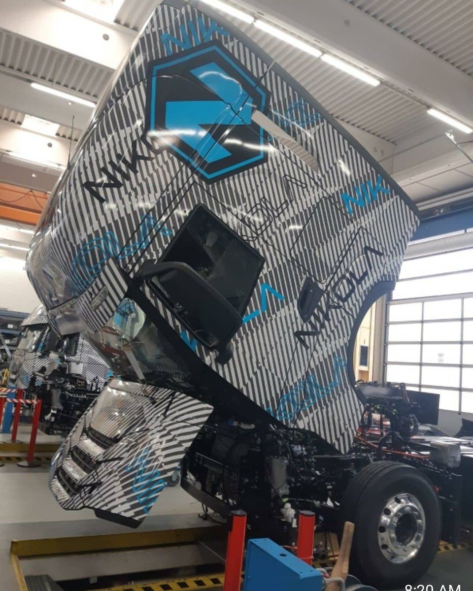 ivecobacchi's tweet photo. Ecco le prime foto del camion Nikola Tre BEV 720 kWh a Ulm in Germania dove verrà prodotto. #NikolaTre #NikolaTreBev #FollowtheBuild #iveco #ivecotruck #idrogeno #veicolielettrici #camionelettrici #nuovetecnologie https://t.co/yD8ozsxMl4