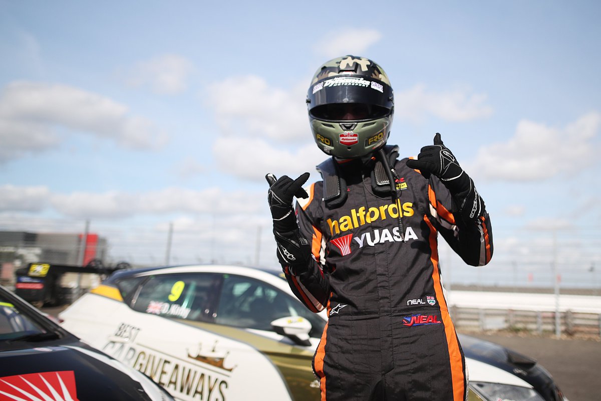 Congratulations to #Diamondbrite-supported racer <a href="/HenryNeal42/">Henry Neal</a> – son of #BTCC legend <a href="/MattNealRacing/">Matt Neal</a>.  Henry took a win and a second in the weekend's two <a href="/TouringCarTroph/">Dunlop Touring Car Trophy</a> / @TCRUK_series races at #Silverstone in his <a href="/Honda_UK/">Honda UK</a> Civic Type R 🏁🏆 #TCT #TCRSeries