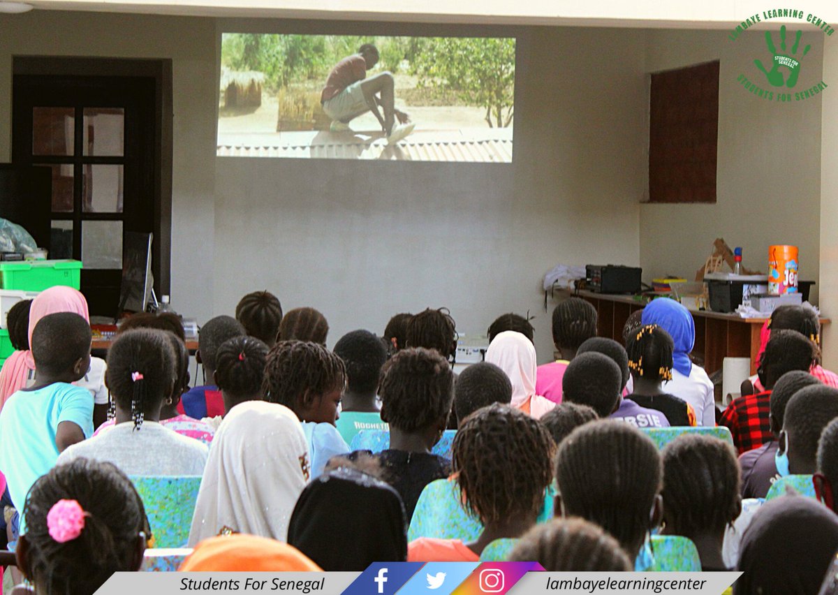 lambayecenter's tweet photo. Retour en image de la projection du film "Le garçon qui dompta le vent."
De Wimbe (Malawi) à Lambaye (Sénégal) pour s'inspirer de William un enfant de 13 ans qui y a sauvé son village avec la création une éolienne. https://t.co/1qLBgknWCn