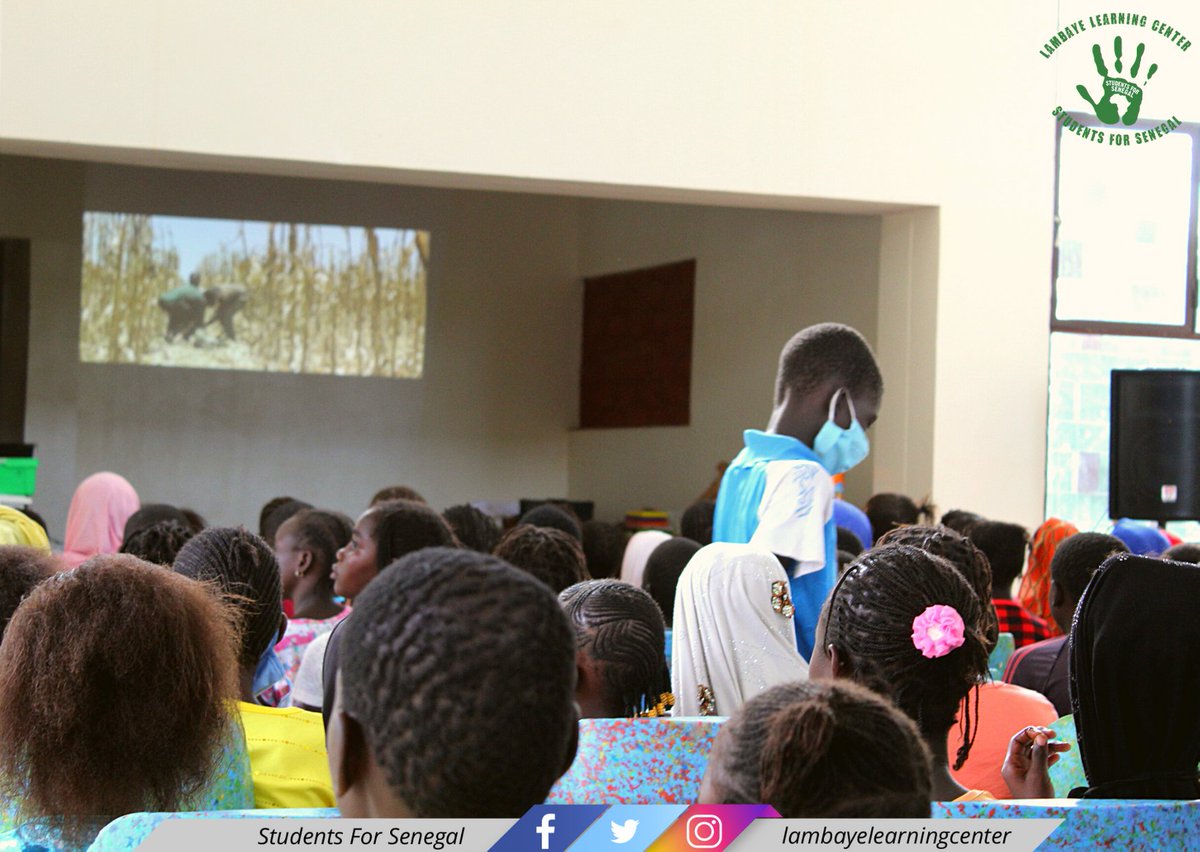 lambayecenter's tweet photo. Retour en image de la projection du film "Le garçon qui dompta le vent."
De Wimbe (Malawi) à Lambaye (Sénégal) pour s'inspirer de William un enfant de 13 ans qui y a sauvé son village avec la création une éolienne. https://t.co/1qLBgknWCn