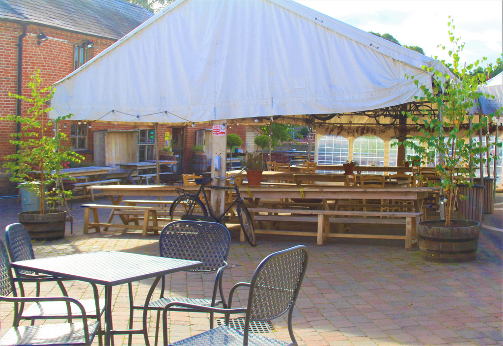 Our sunny courtyard is ready for you! ♥️

We're open every day from 12pm. Please remember to book via herefordleftbank.com/de-koffie-pot and visit leftbank.bytable.net to remotely order food and drinks after arrival.

#herefordindependent #riversidehereford #herefordcoffee